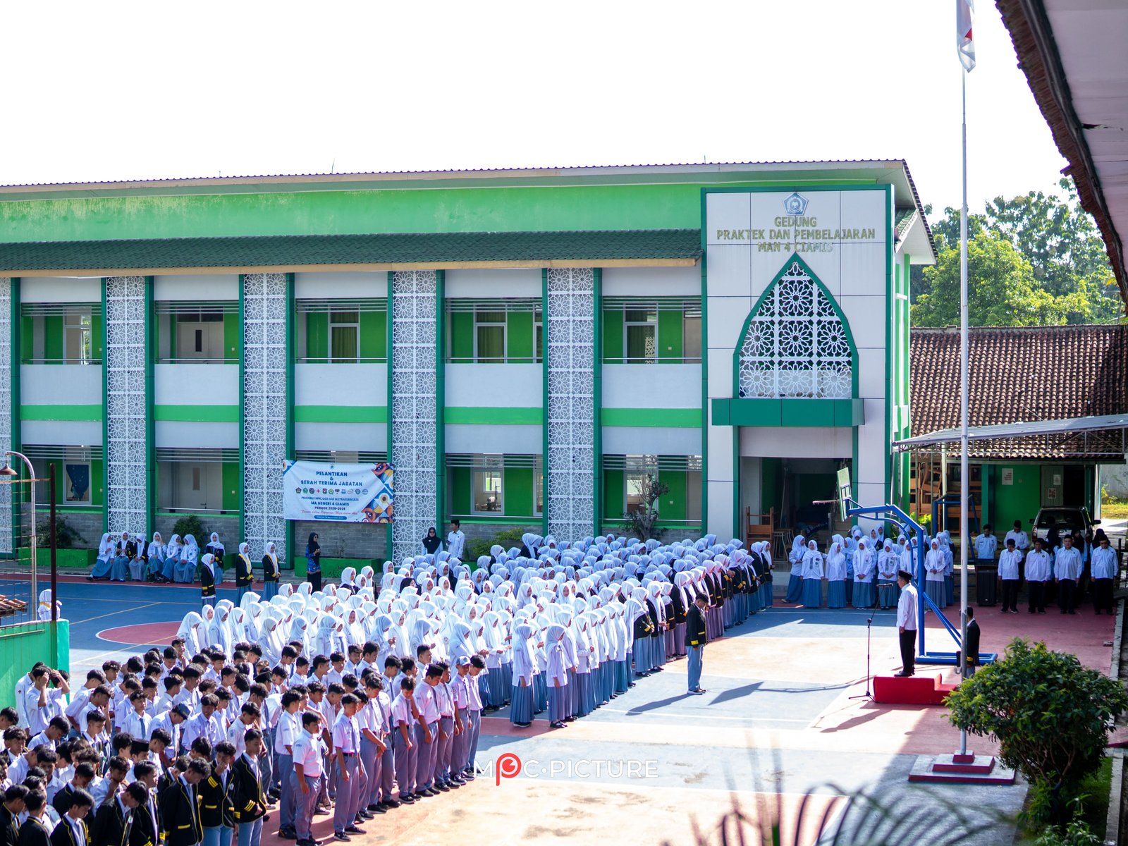 Pembina Tekankan Kebersihan dan Ketertiban; Pemimpin Upacara Tunjukkan Disiplin Luar Biasa